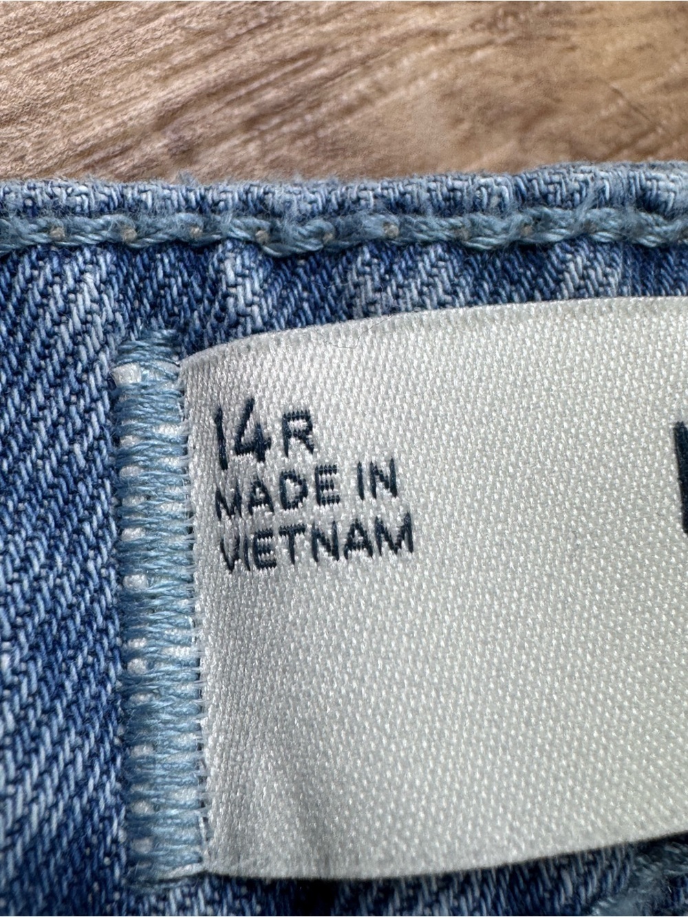 Hollister Low-Rise Baggy Jeans W32 14R Regular Light Wash Chain Charm Detail Y2K - Picture 5 of 11